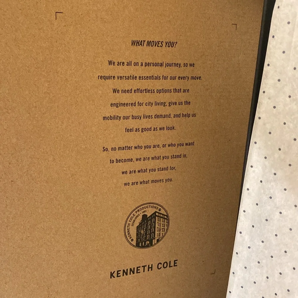 NIB [Kenneth Cole New York] Radell Lace-Up Lug Hiking Boots Olive Womens 5.5 - Picture 6 of 10